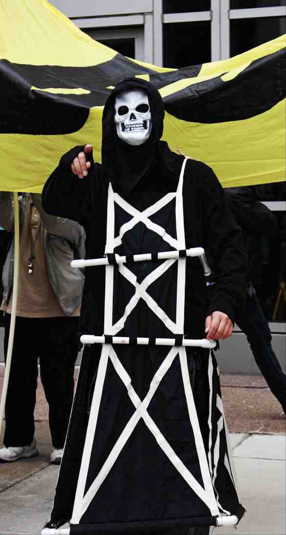 fracking rig pointing copy small